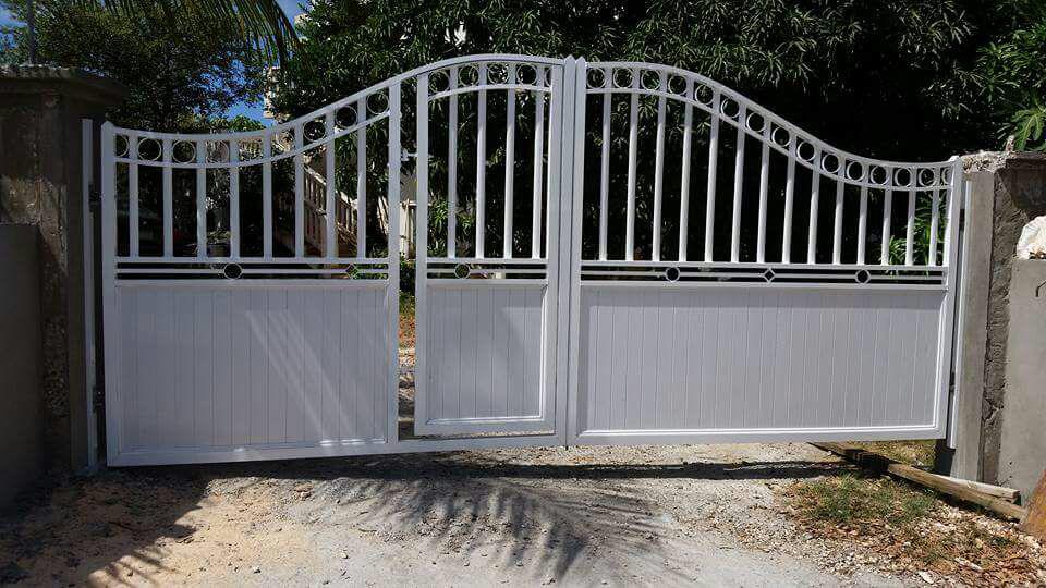 Circle Panel Gate