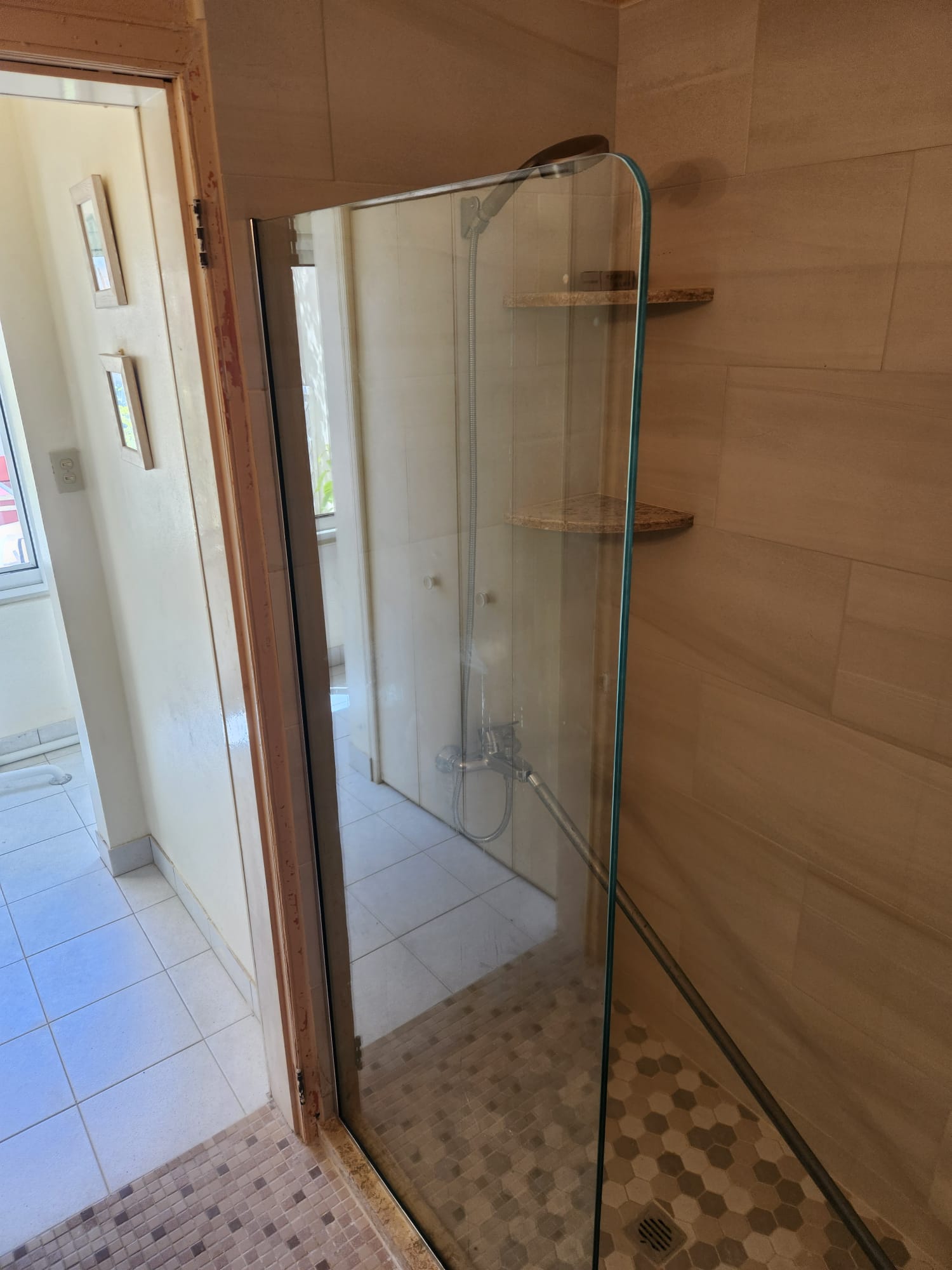 Frameless Glass Shower